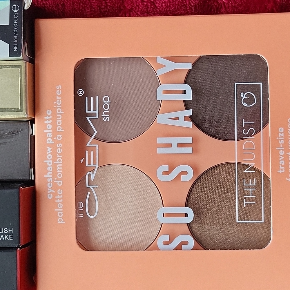 Makeup - Picture 2 of 7